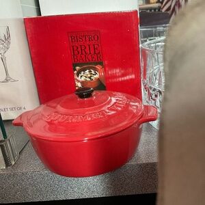 NWT Gourmet Du Village Collection Brie Baker